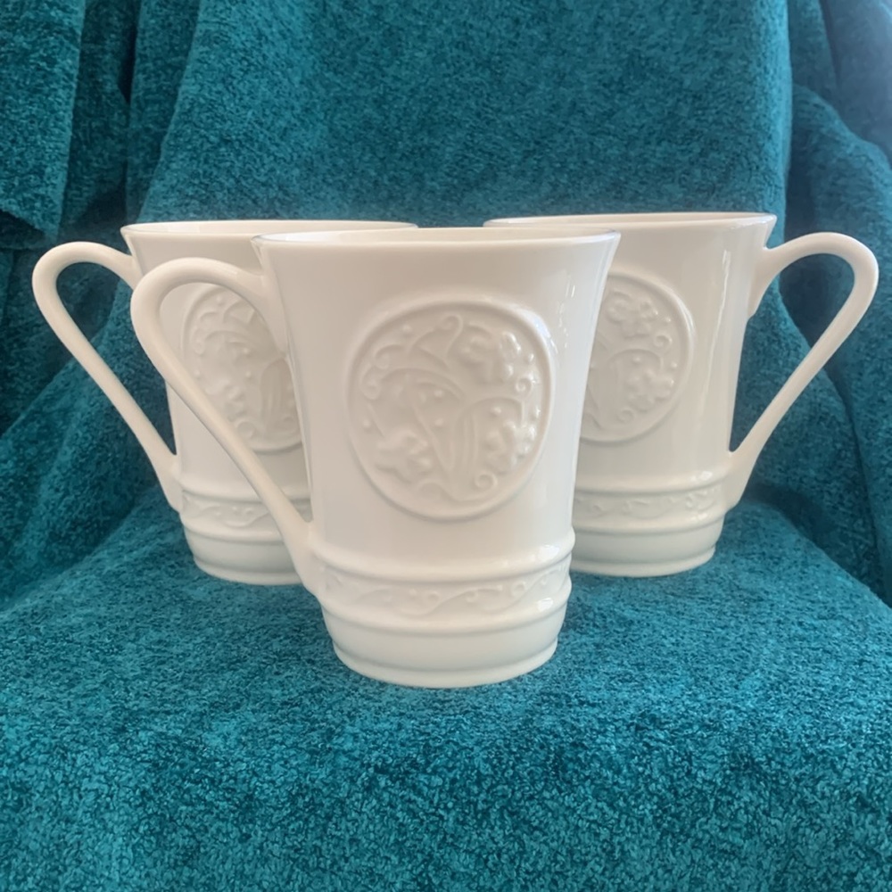 New Belleek pottery mugs 10 oz (quantity 3) cream tulip style coffee cups